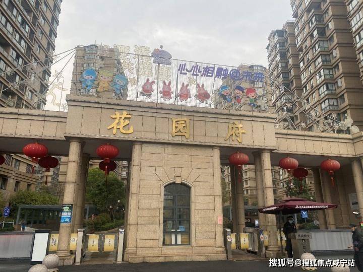高中生活模拟器苹果版:杭州一小区5栋楼承重墙被砸！业主：这房子还能住吗？